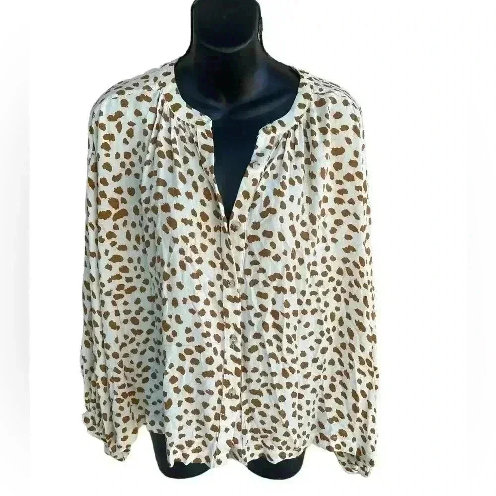 Flawless women’s long sleeve mocha/ cream cheetah print top button down sz M NWT